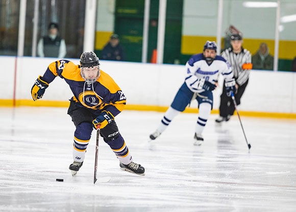 Men's club hockey team plays against Southern Connecticut State University