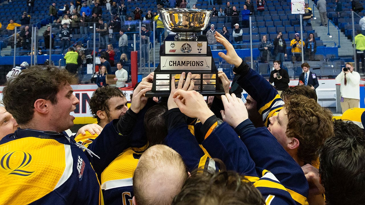 The Quinnipiac men's ice hockey team holds up the Connecticut Ice trophy