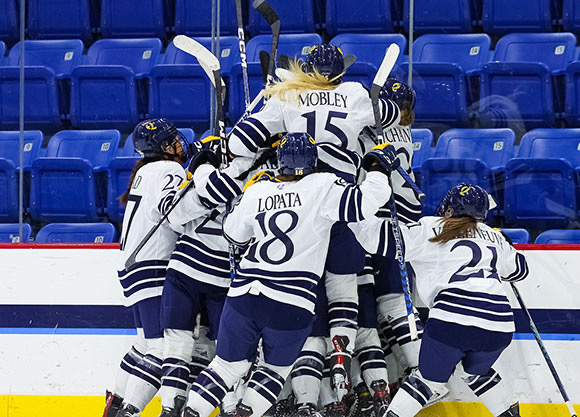 Women's hockey celebrates victory