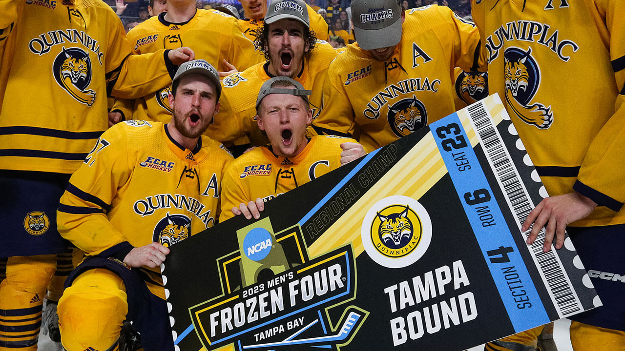 Men's Ice Hockey takes a photo with a Tampa Bound sign