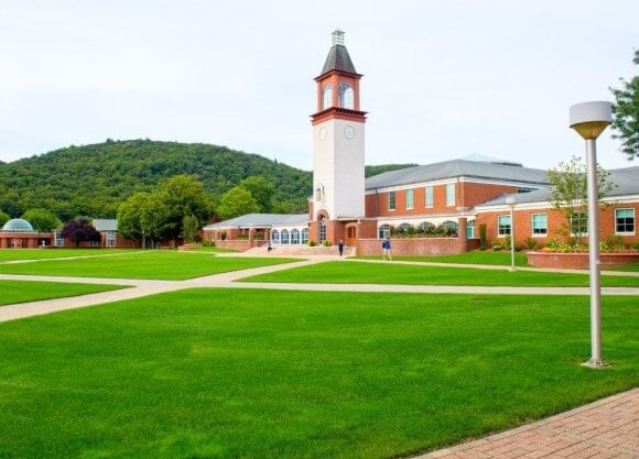 Photo of the Quinnipiac clocktower from the side