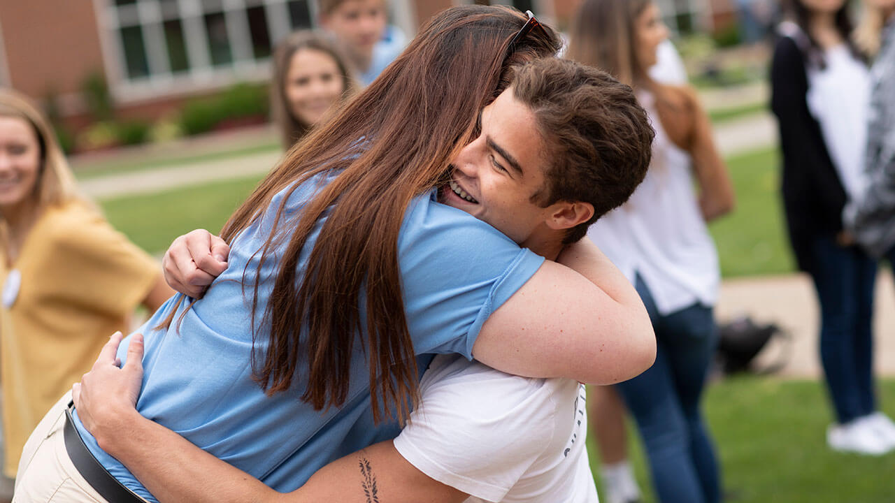Student hugs their orientation leader