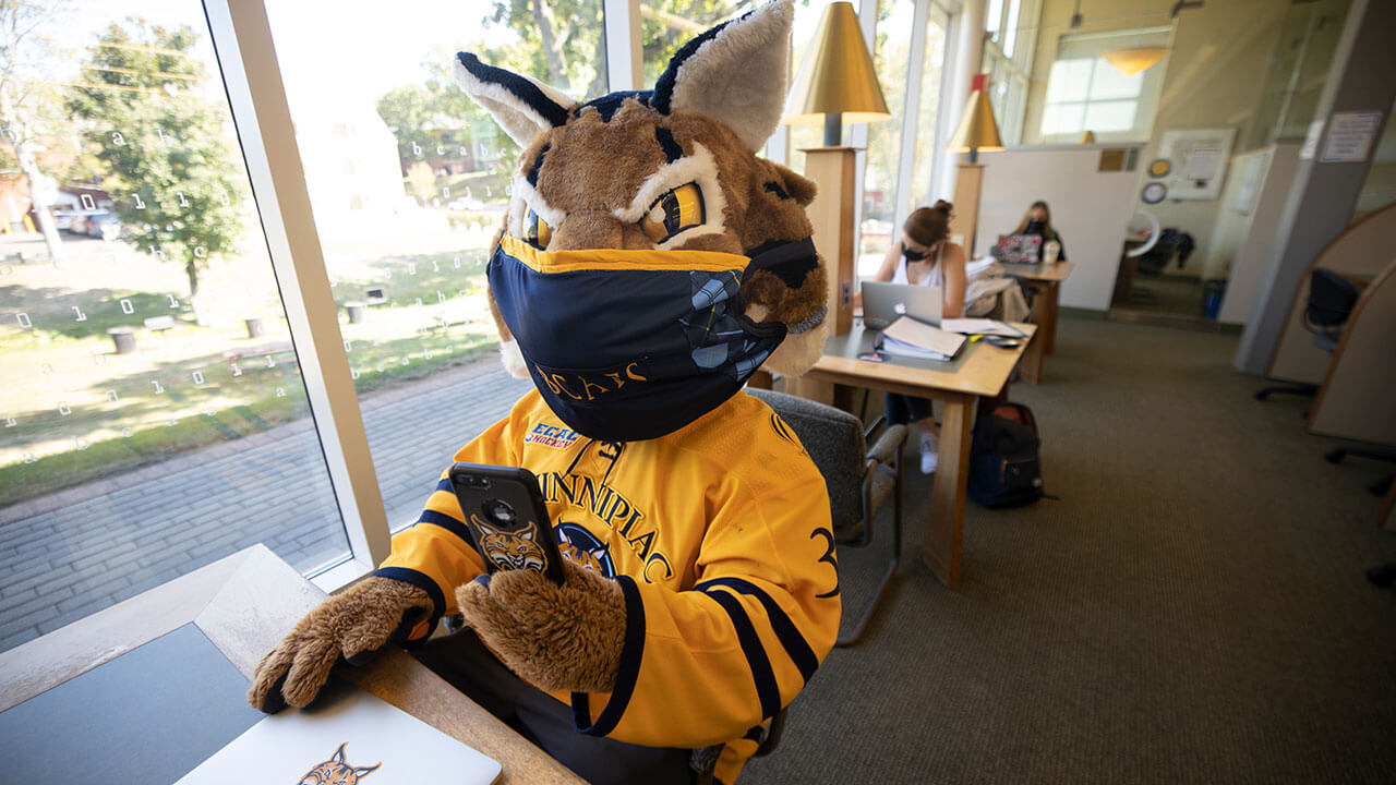 Boomer wearing a mask in the library