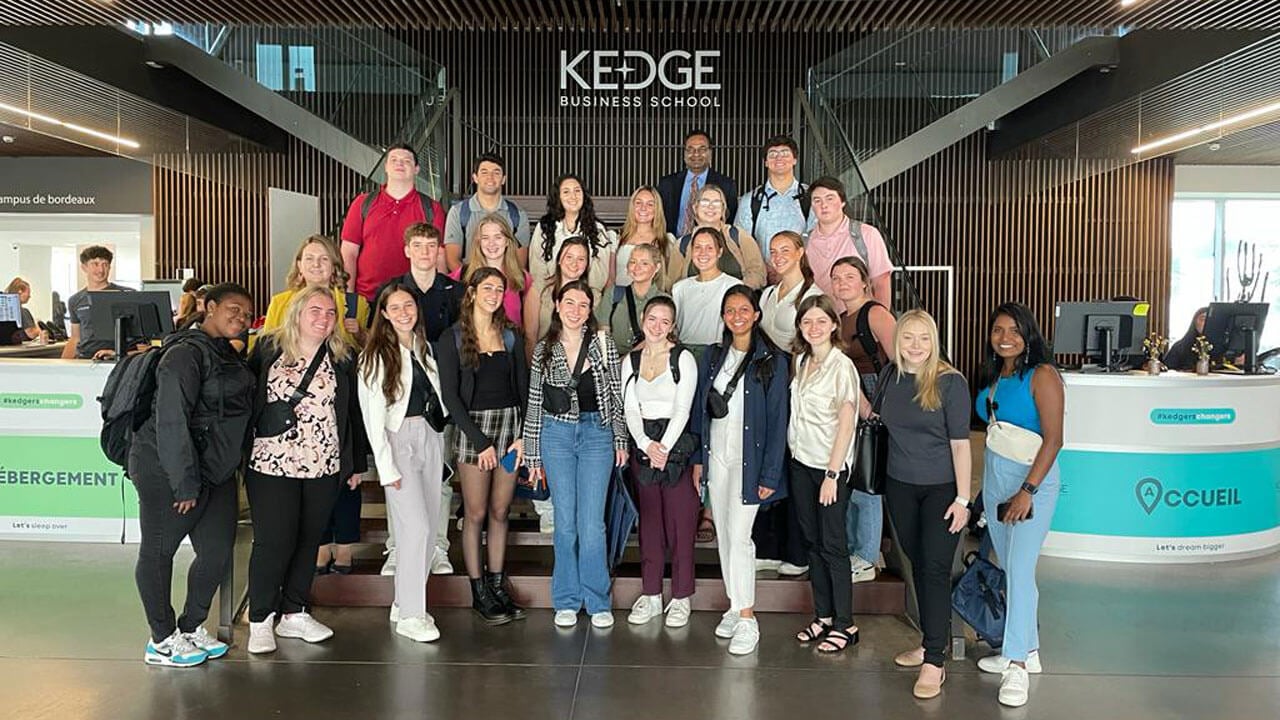 Students take photo in Kedge Business School Bordeaux with professors