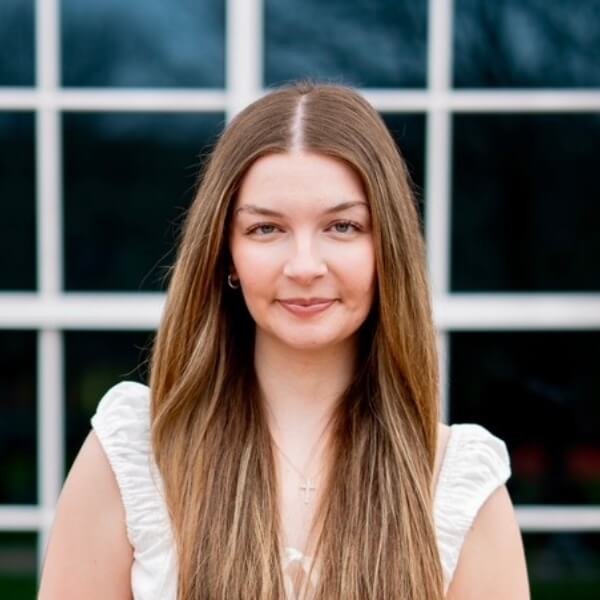 Headshot of Elisabeth McMahon