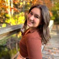 Headshot of Lily Elmstrom