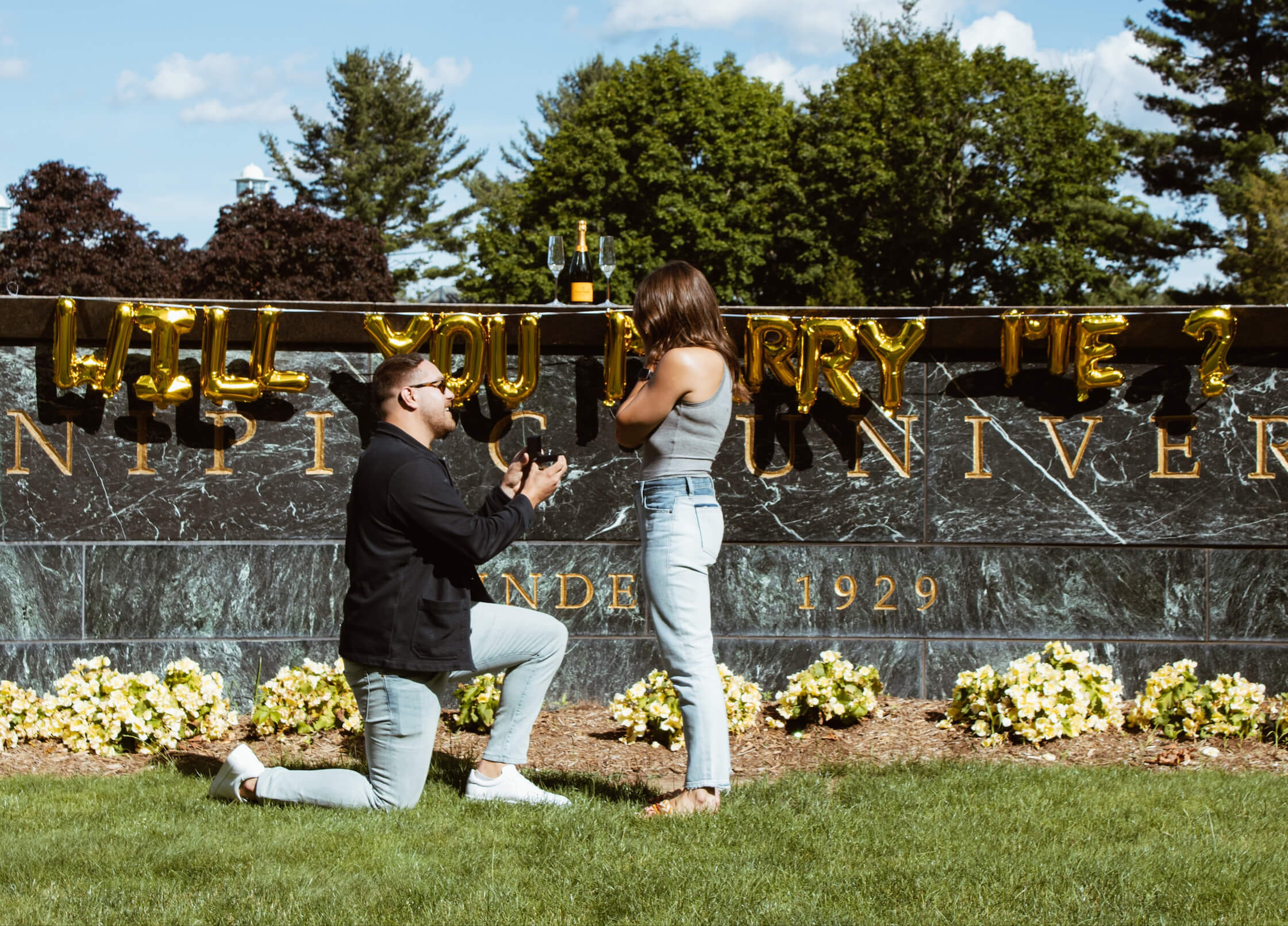 Greg Egan proposes to Rachel Wrinn on Mount Carmel campus