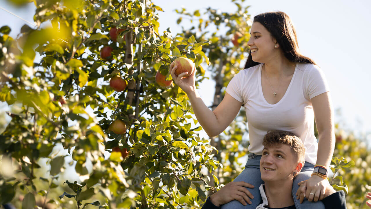 Friends apple picking