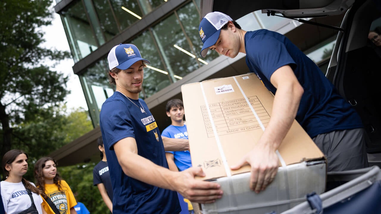 Students lift boxes.