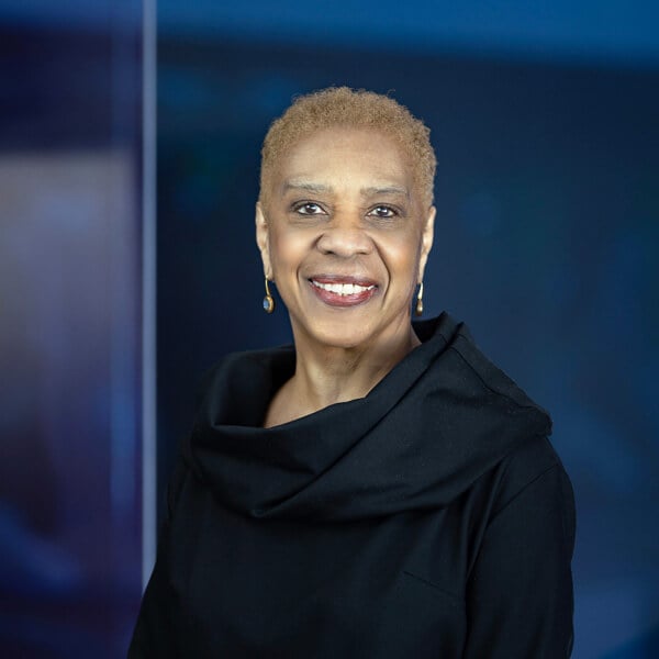 Headshot of Leslie Giddens Robinson.
