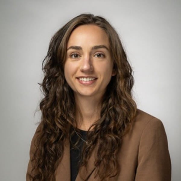 Headshot of Lauren Manginelli