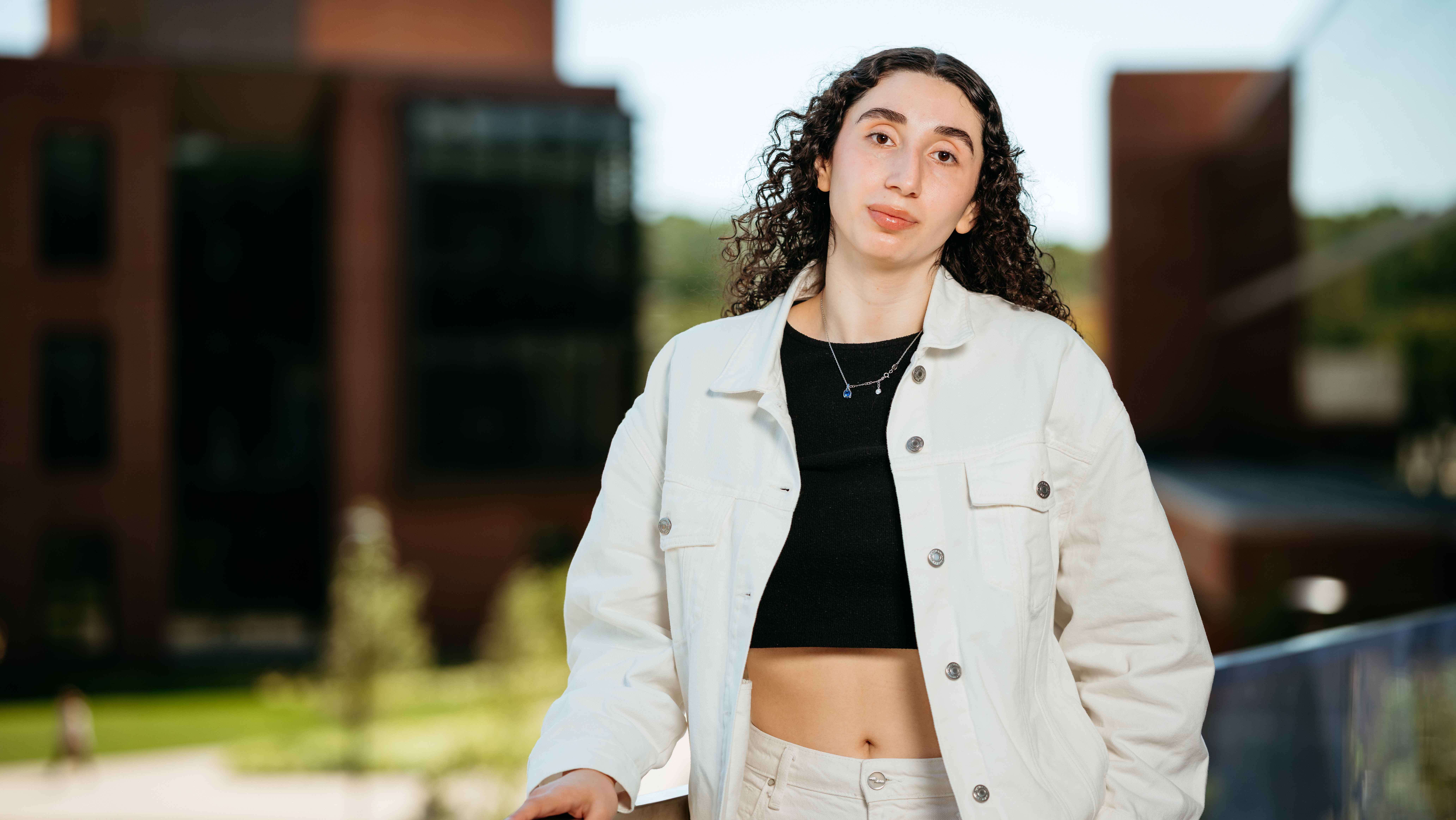 Tuana Turhan, a Sawhney Leadership fellow, poses for a portrait on the balcony of the School of Business on the South Quad.