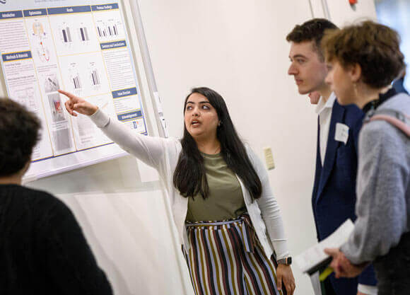 Students present research at the NEURON conference.