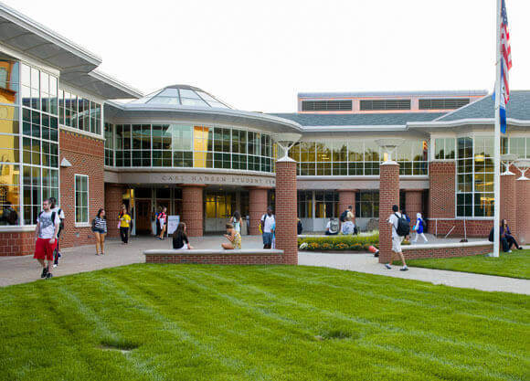 Students walk in and out of the Carl Hansen Student Center